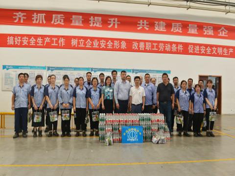 炎炎夏季，市总工会送清冷，丝丝关爱暖人心