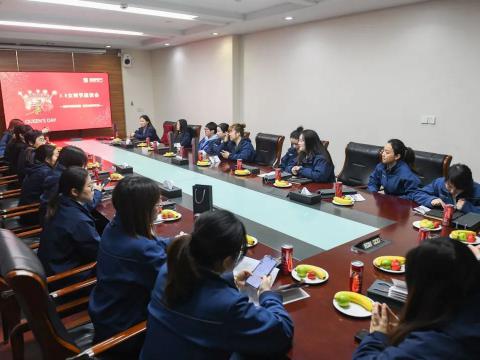 女神节欢乐 | 愿你熠熠青春，开放光线