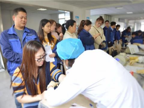 守望相副手牵手 献血救人心连心——UG环球集团2018年无偿献血活动